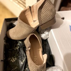 Ladies shoes